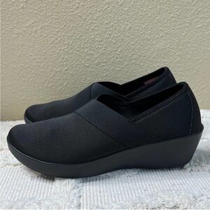 CROCS Busy Day Stretch Asym Wedge Light Comfort Shoes Clogs in Black Size 9